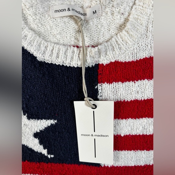 Moon & Madison American Flag Knit Sweater Red White Blue Stars Stripes M NWT - Picture 5 of 7